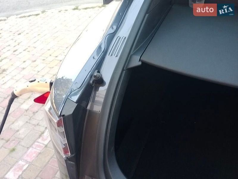 Лифтбек Tesla Model S 2017 в Одессе