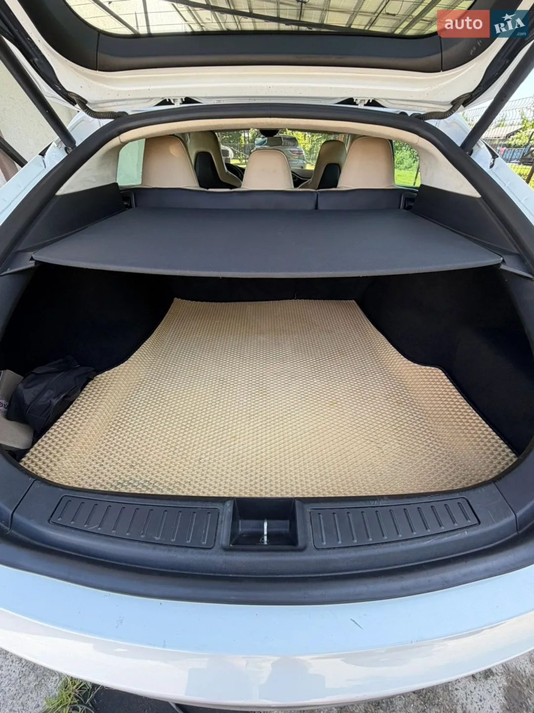 2015 Tesla Model S - мініатюра 15