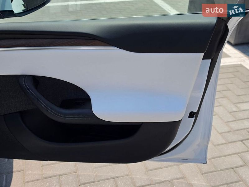 Лифтбек Tesla Model S 2021 в Одессе