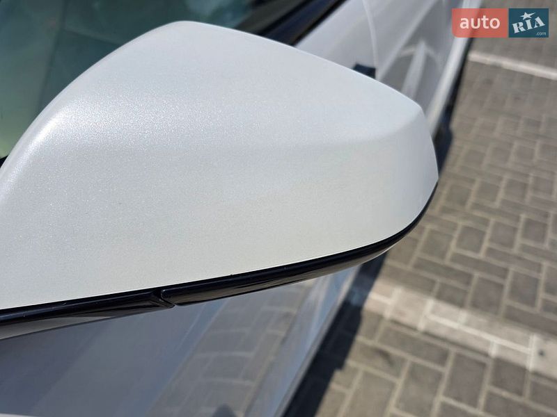 Лифтбек Tesla Model S 2021 в Одессе