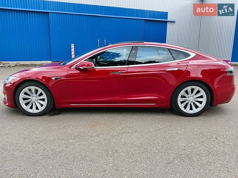 Лифтбек Tesla Model S 2017 в Киеве