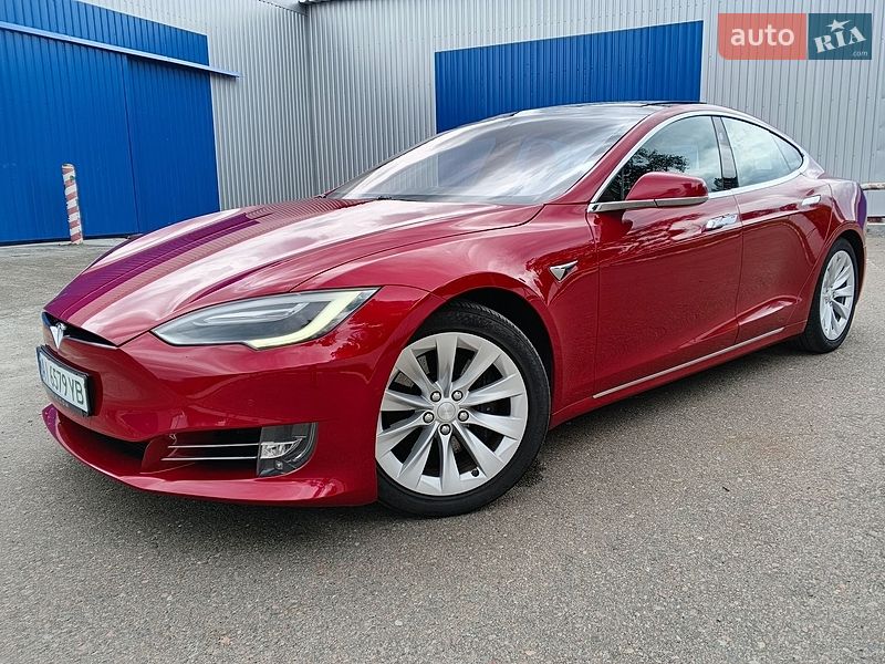 Лифтбек Tesla Model S 2017 в Киеве