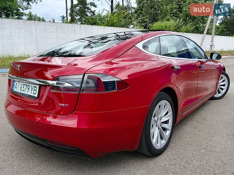 Лифтбек Tesla Model S 2017 в Киеве