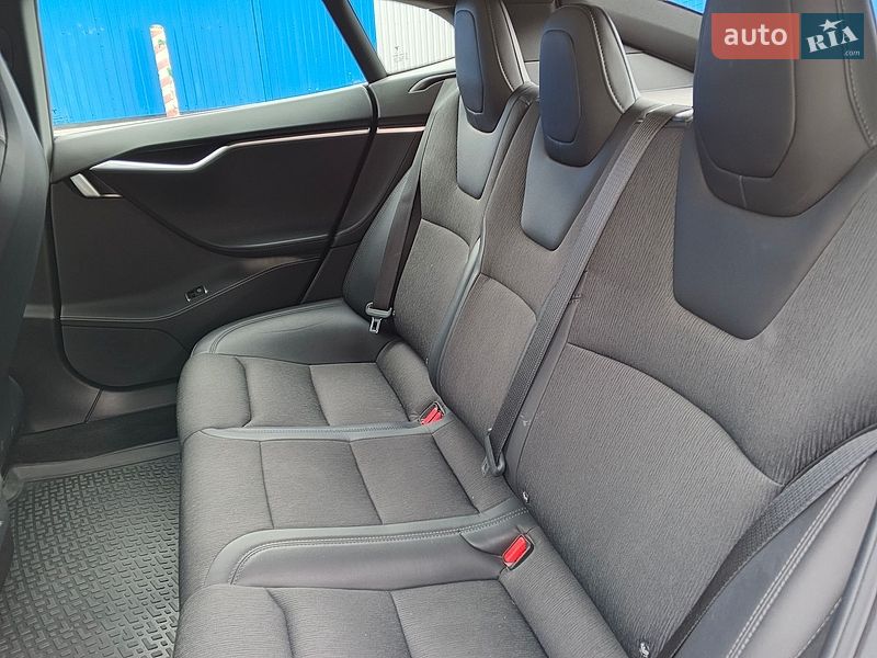 Лифтбек Tesla Model S 2017 в Киеве