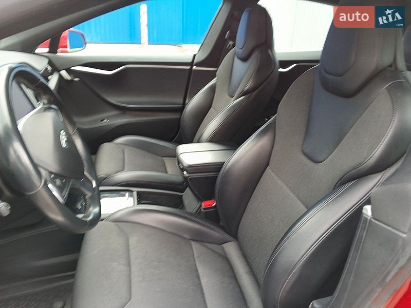 Лифтбек Tesla Model S 2017 в Киеве