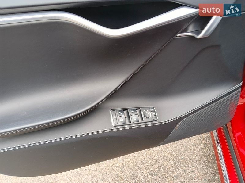 Лифтбек Tesla Model S 2017 в Киеве