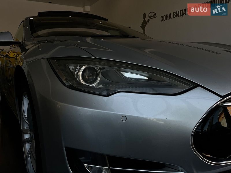 Лифтбек Tesla Model S 2013 в Львове