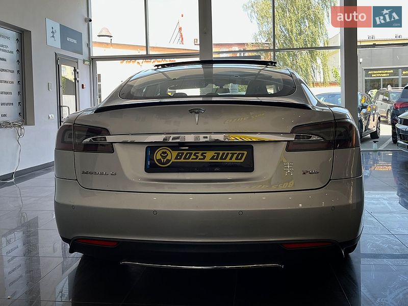 Лифтбек Tesla Model S 2013 в Львове