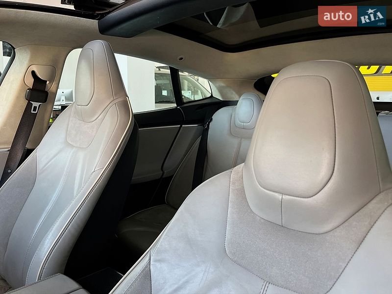 Лифтбек Tesla Model S 2013 в Львове