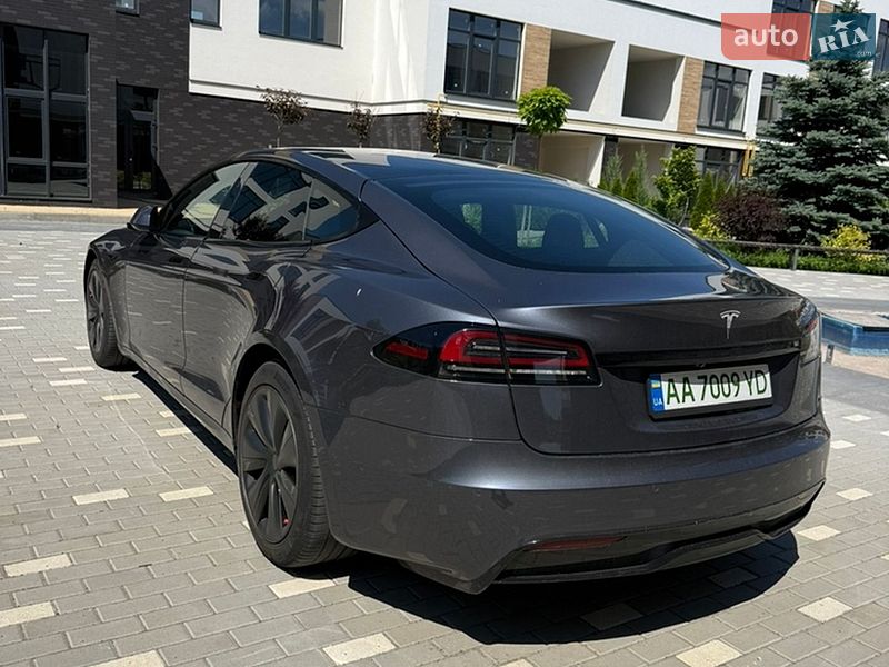 Лифтбек Tesla Model S 2022 в Киеве