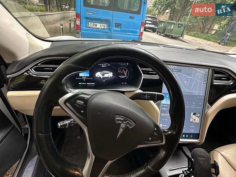 Ліфтбек Tesla Model S 2015 в Києві