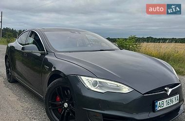 Ліфтбек Tesla Model S 2015 в Вінниці