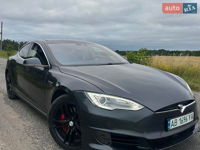 Ліфтбек Tesla Model S 2015 в Вінниці