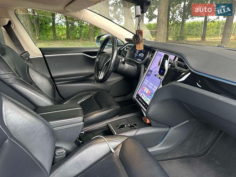 Ліфтбек Tesla Model S 2015 в Вінниці