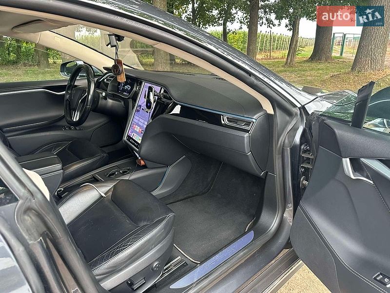 Ліфтбек Tesla Model S 2015 в Вінниці