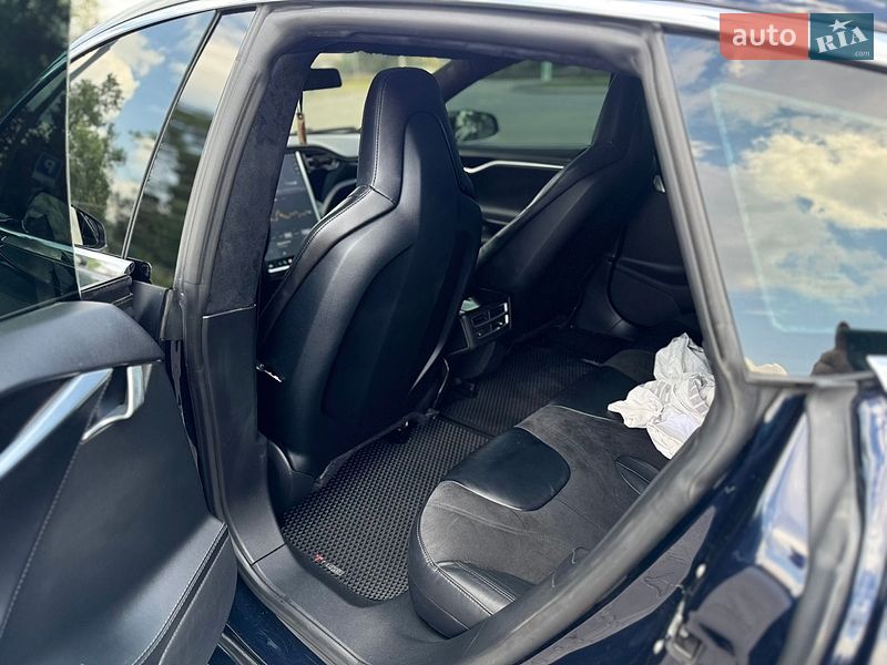 Лифтбек Tesla Model S 2014 в Днепре