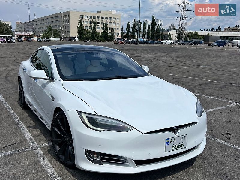 Tesla Model S 2016
