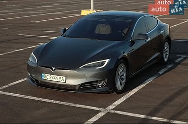 Ліфтбек Tesla Model S 2017 в Львові