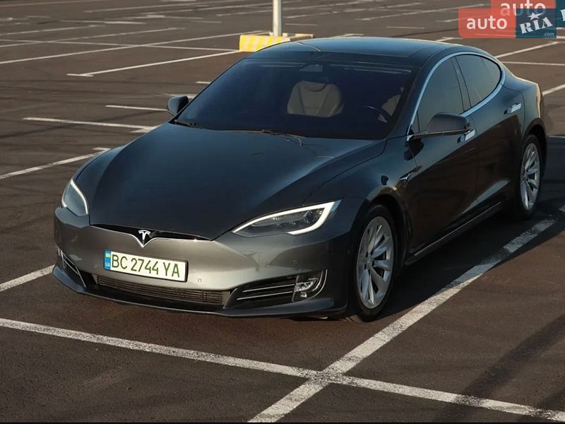 Ліфтбек Tesla Model S 2017 в Львові