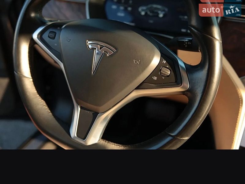 Ліфтбек Tesla Model S 2017 в Львові