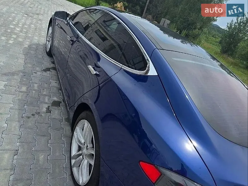 Tesla Model S 2016
