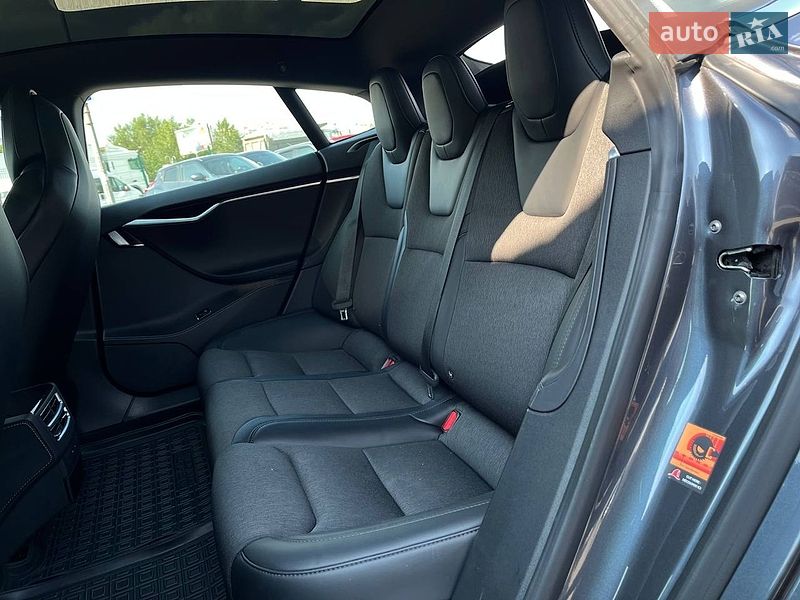 Ліфтбек Tesla Model S 2018 в Києві