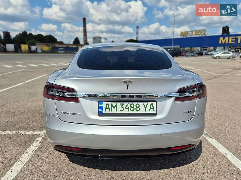 Лифтбек Tesla Model S 2016 в Житомире