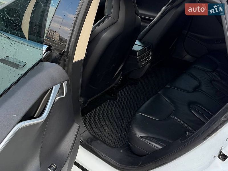 Ліфтбек Tesla Model S 2013 в Києві