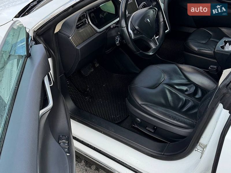 Ліфтбек Tesla Model S 2013 в Києві