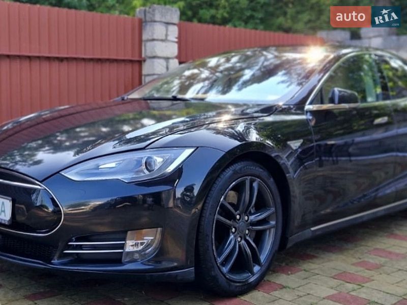 Tesla Model S 2015
