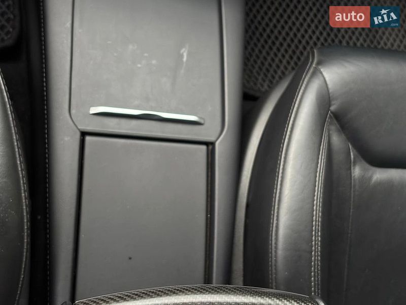 Лифтбек Tesla Model S 2016 в Киеве