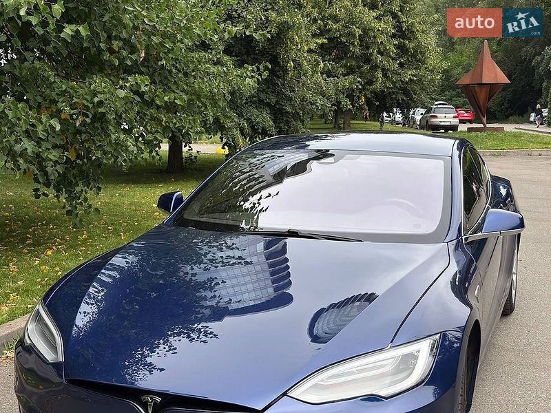 Лифтбек Tesla Model S 2016 в Киеве