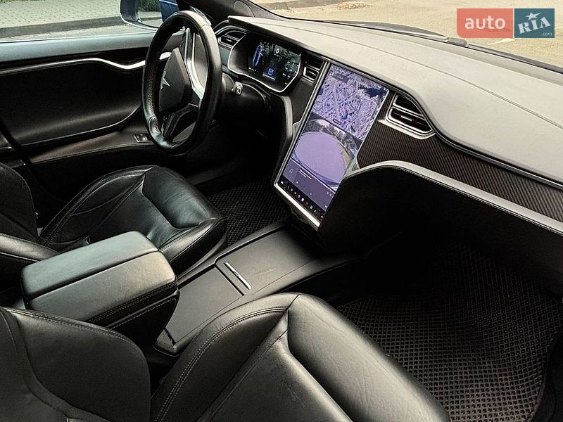 Лифтбек Tesla Model S 2016 в Киеве
