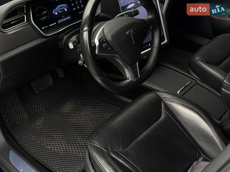 Лифтбек Tesla Model S 2016 в Киеве