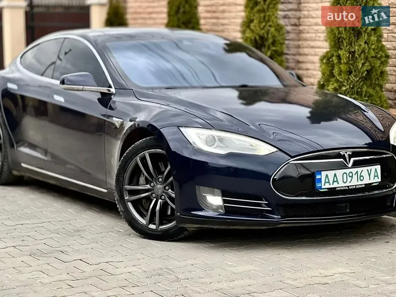 Tesla Model S 2014