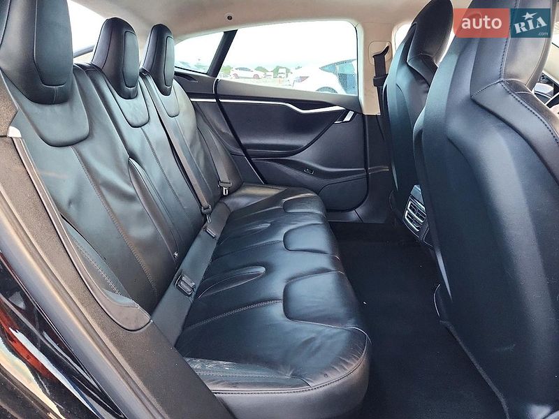 Лифтбек Tesla Model S 2015 в Киеве