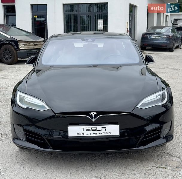 Лифтбек Tesla Model S 2016 в Виннице