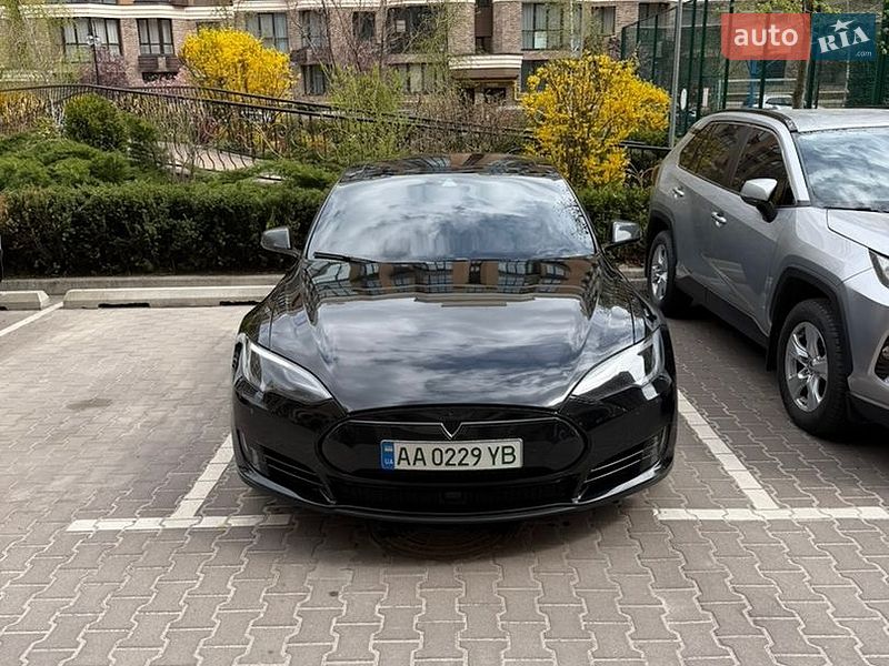Ліфтбек Tesla Model S 2015 в Києві фото 11 Ліфтбек Tesla Model S 2015 в Києві