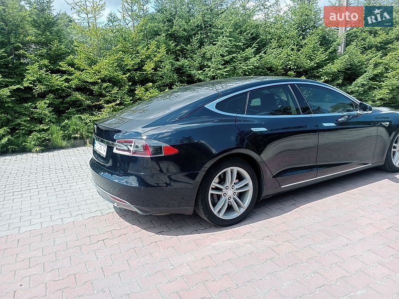 Ліфтбек Tesla Model S 2013 в Шепетівці