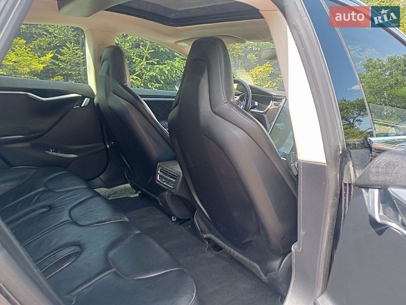 Ліфтбек Tesla Model S 2013 в Шепетівці