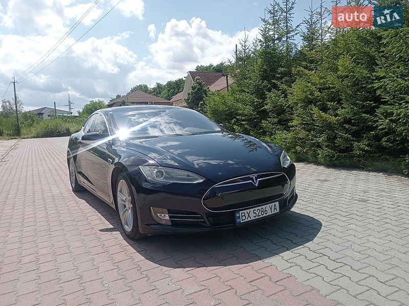 Ліфтбек Tesla Model S 2013 в Шепетівці