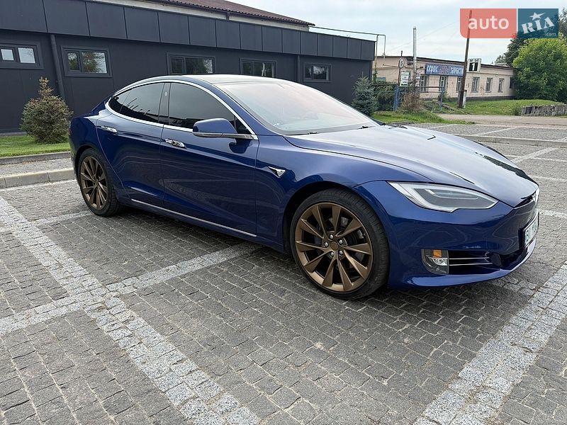 Лифтбек Tesla Model S 2019 в Киеве