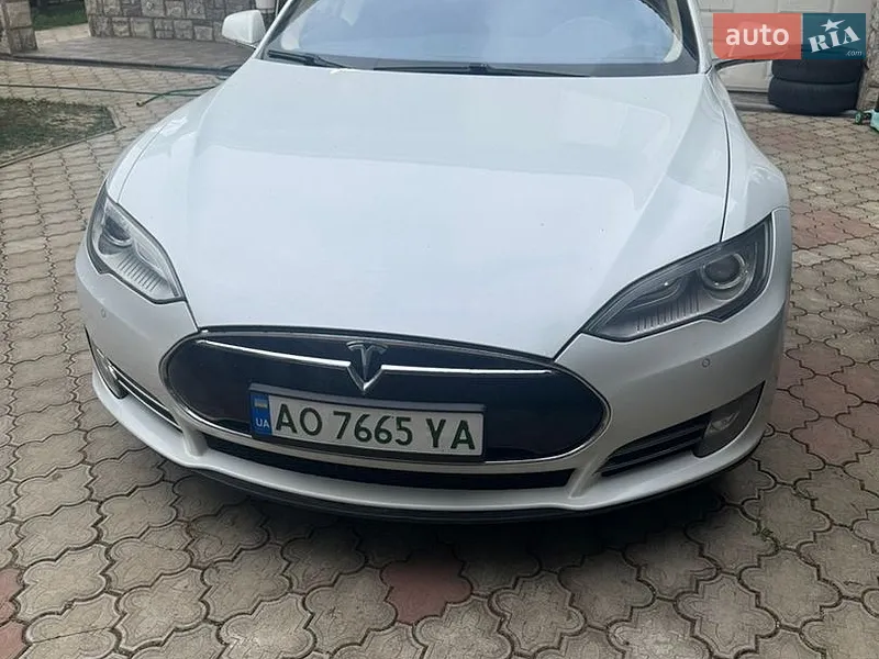 Tesla Model S 2014