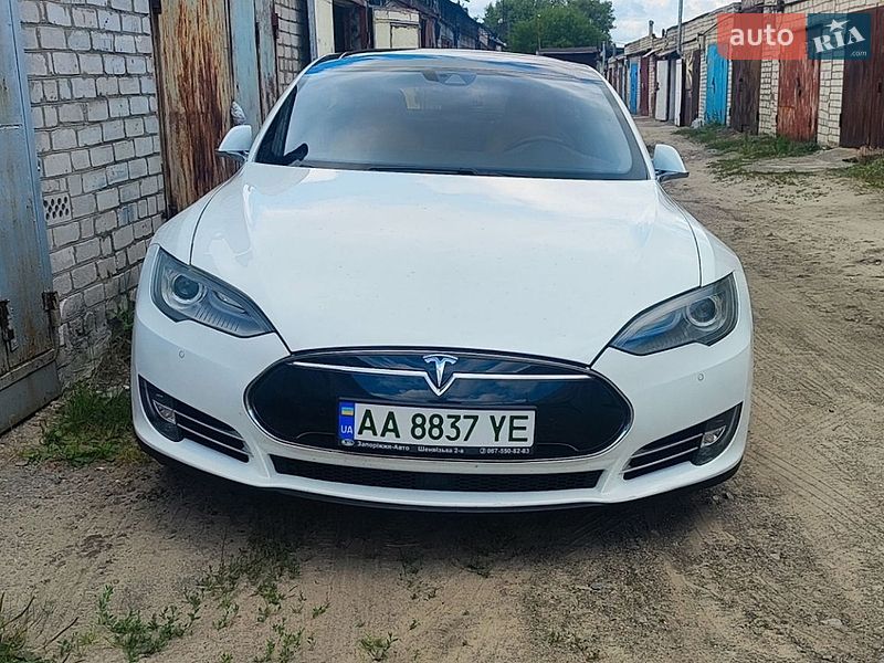 Tesla Model S 2014