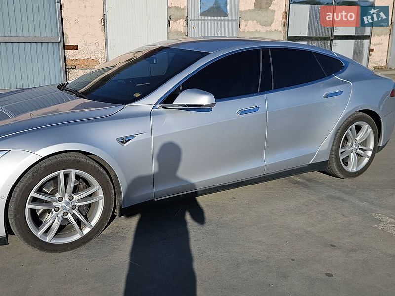 Лифтбек Tesla Model S 2015 в Белой Церкви фото Лифтбек Tesla Model S 2015 в Белой Церкви
