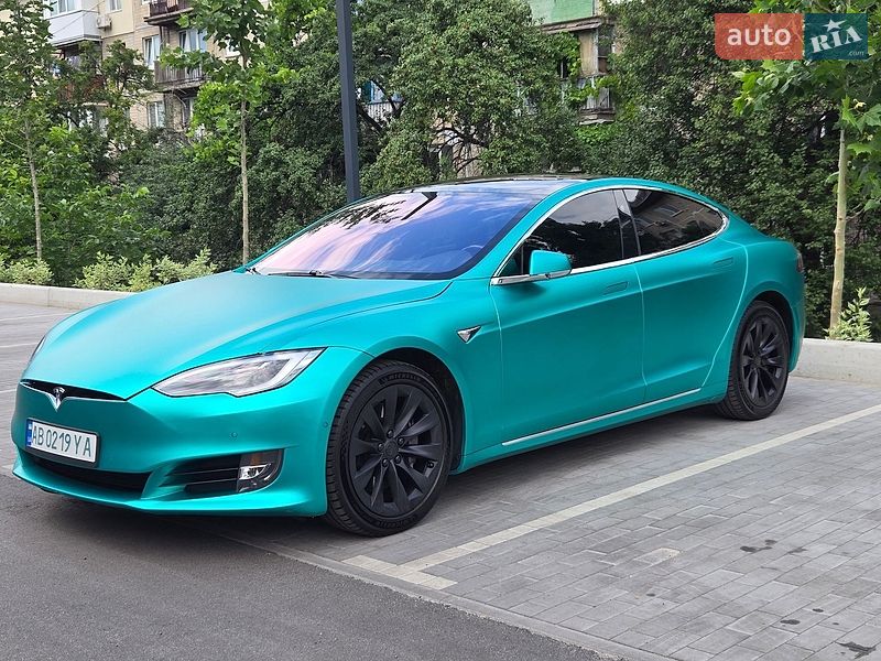 Лифтбек Tesla Model S 2018 в Киеве