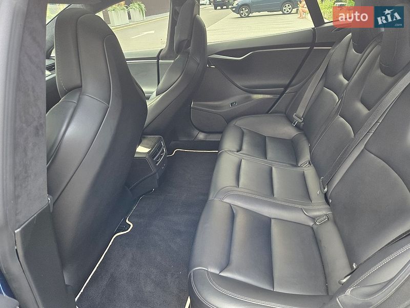 Лифтбек Tesla Model S 2018 в Киеве