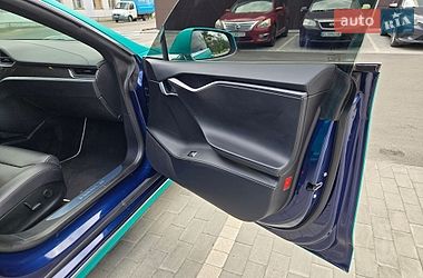 Лифтбек Tesla Model S 2018 в Киеве