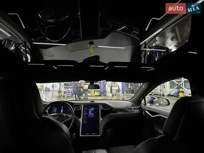 Tesla Model S, фото з оголошення