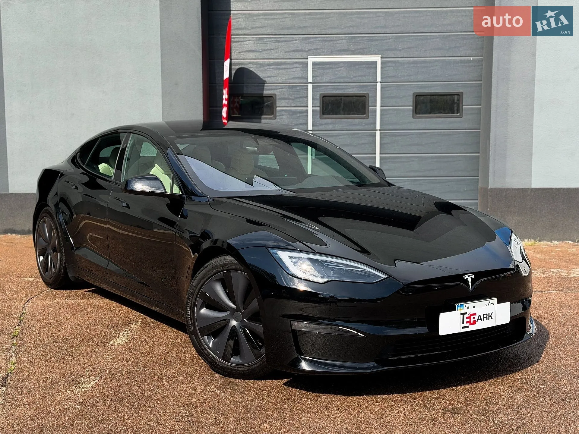2022 Tesla Model S - фото 1